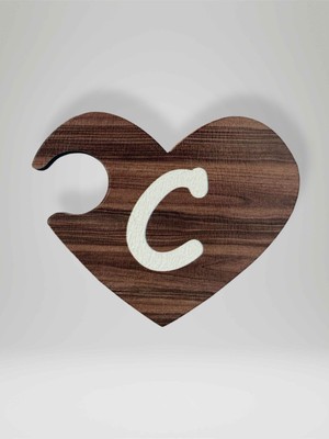 Mundy C Harfi (Sağ Parça) – Ahşap Puzzle Kalp Harf Magnet – Buzdolabı Süsü – Ikili Uyumlu (KOD:995)