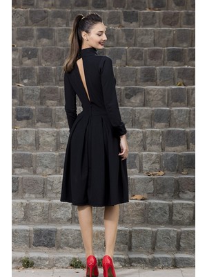 Günlük Sırt Dekolteli Pileli Kadın Elbise