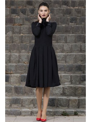 Günlük Sırt Dekolteli Pileli Kadın Elbise