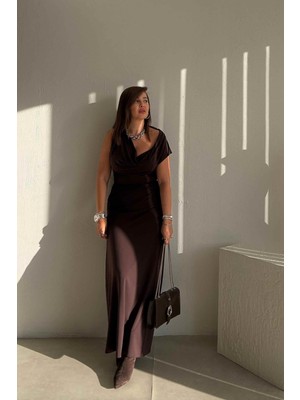 Et Kahverengi Degaje Yaka Elbise