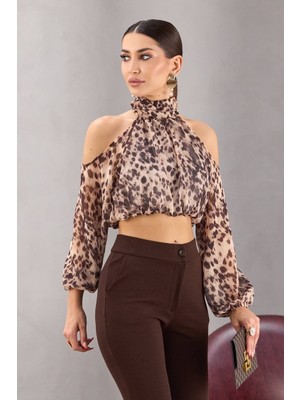 Cemo Omuzları Açık Kırpılmış Bluz Yüksek Yaka Hayvan Desenli Büzgülü Detay