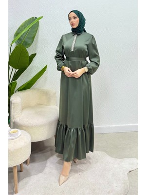 Tesettür Diyarı Taşlı Gömlek Yaka Altı Fırfırlı Saten Tesettür Abiye- Çağla Yeşili