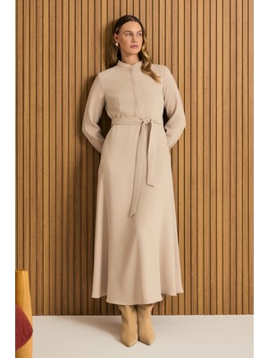 Aker Hakim Yaka Dökümlü Elbise