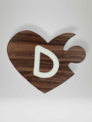 Mundy D Harfi (Sol Parça) – Ahşap Puzzle Kalp Harf Magnet – Buzdolabı Süsü – Ikili Uyumlu (KOD:998)