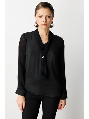 Ekol Kadın Yakası Fularlı Broş Detaylı Bluz 3021 Siyah
