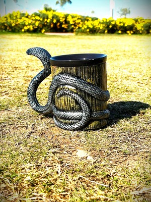 Dükkan Design Yılan Tılsımı Kabartmalı Seramik Kupa