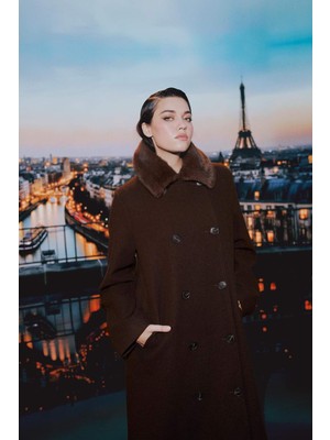 Afra x DeFacto Çıkarılabilir Suni Kürk Yaka Regular Fit Düğmeli Cepli Uzun Kaşe Kaban F5574AX25WN