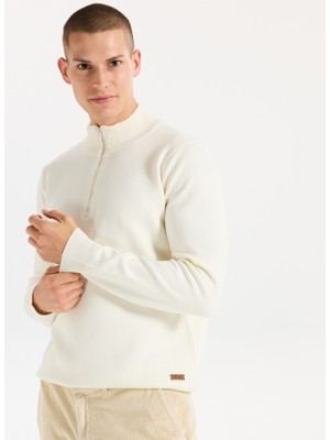 Jeep Dik Yaka Relaxed Düz Örgü Desenli Ekru Erkek Kazak J5WM-KZK7204