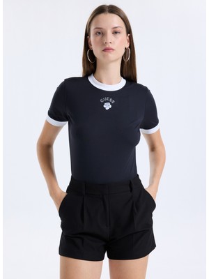 Guess Yarım Balıkçı Yaka Baskılı Siyah Kadın T-Shirt Rose Kadın Top