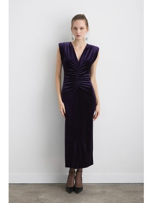 Gusto V Yakalı Uzun Kadife Abiye Elbise - Mürdüm
