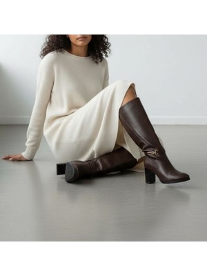 Ne&Ve Shoes Kahverengi Hakiki Deri Lastik Detaylı Tokalı Kadın Kalın Topuklu Çizme