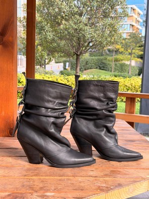 Siyah Deri Topuklu Bot