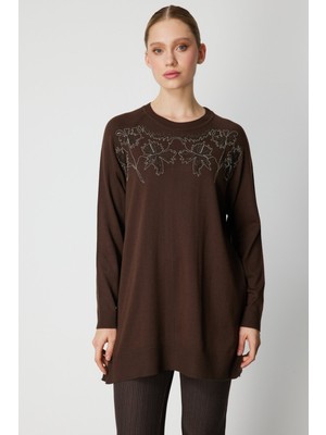 On Kadın Önü Zincirli Desenli Uzun Triko Kazak 65387 Kahverengi