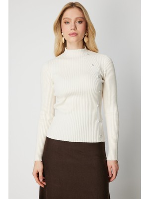 On Kadın Süs Düğmeli Fitilli Triko Kazak 69312 Ekru