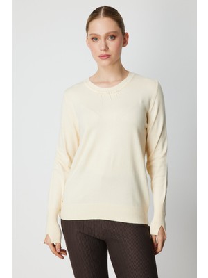 On Kadın Yakası Inci Detaylı Triko Kazak 65379 Krem