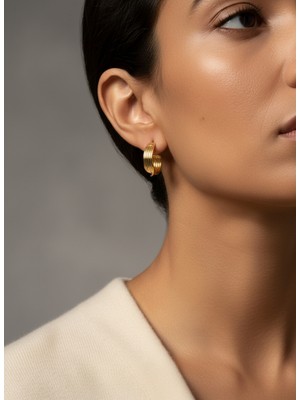 NKT Collection Altın Renk Burgulu Yarım Halka Küpe