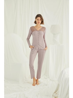 BM Trends Yakası Kolu ve Omzu Dantelli Boydan Düğmeli Pijama Takımı
