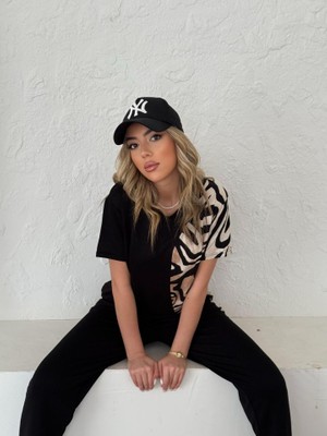 Buğrahayalin Kadın Bisiklet Yaka Kısa Kol Leopar Desen Bluz ve Pantolon Ikili Takım