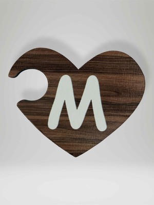 Mundy M Harfi (Sağ Parça) – Ahşap Puzzle Kalp Harf Magnet – Buzdolabı Süsü – Ikili Uyumlu (KOD:1020)