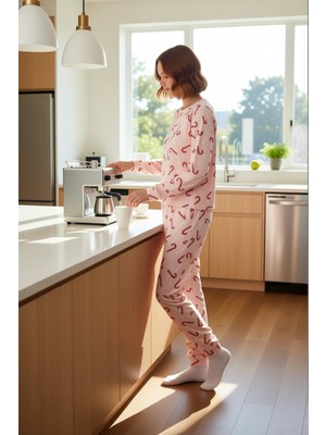 FRM Kadın Yılbaşı Temalı Pamuklu Ev Giyim Takımı Fonksiyonel Dayanıklı Kaliteli Konforlu Rahat