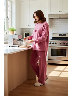 FRM Kadın Peluş Pijama Takımı Sloganlı Kalpli Fonksiyonel Dayanıklı Kaliteli Konforlu Estetik Şık