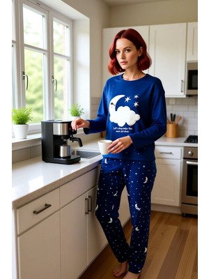 FRM Kadın Ay ve Yıldız Desenli Polar Pijama Takımı Fonksiyonel Dayanıklı Kaliteli Konforlu Şık