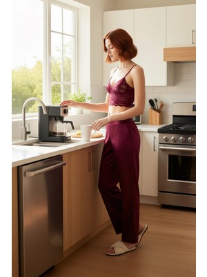 FRM Kadın Dantel Detaylı Saten Pijama Takımı Fonksiyonel Dayanıklı Kaliteli Konforlu Estetik Şık