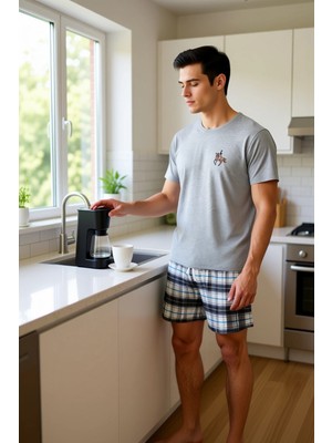 FRM Erkek Nakışlı Bisiklet Yaka Ekose Şortlu Pijama Takımı Fonksiyonel Dayanıklı Kaliteli Spor