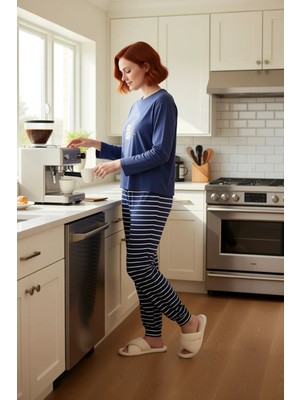 FRM Kadın Yılbaşı Temalı Pamuklu Pijama Takımı Fonksiyonel Dayanıklı Kaliteli Konforlu Estetik