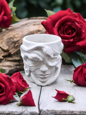 Dekoratif Medusa Figürlü Hoş Kokulu %100 Doğal Soya Mum Sanatsal ve Özgün Tasarım | Ev ve Ofis Dekorasyonu, Koleksiyonluk Ürünler, Özel Günler ve Fotoğraf Konseptleri Için Şık ve Güçlü Hediyelik