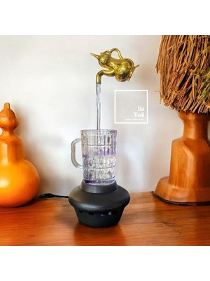 İki Yedi Konsept Altın Ibrik Şelale Elektrikli Masaüstü Su Devirdaim Objesi Ev Ofis Dekoratif Obje Sıradışı Hediye