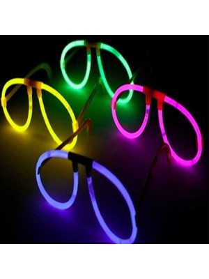 Renkli ve Şık Gözlük ile Tarzınıza Renk Katın, Göz Alıcı Tasarım ve Kaliteli Malzeme