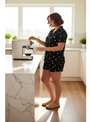 FRM Kadın Kalp Baskılı Gömlek ve Şort Pijama Takımı Fonksiyonel Dayanıklı Kaliteli Konforlu Şık