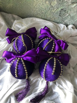 Mor Kadife Yılbaşı Çam Ağacı Topu, Hediye Kutusunda Şık Dekorasyon Ürünü