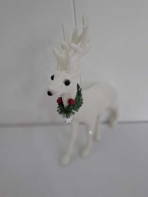 Yeniyıl Beyaz Simli Geyik - 28 Cm, Şık ve Parlak Dekorasyon Süsü