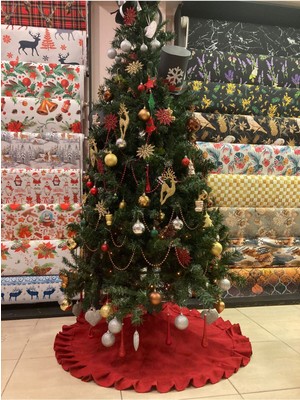 Yeşil ve Kırmızı Renkli Şık Ayak Örtüsü, Evinizde Şıklık Sağlar.