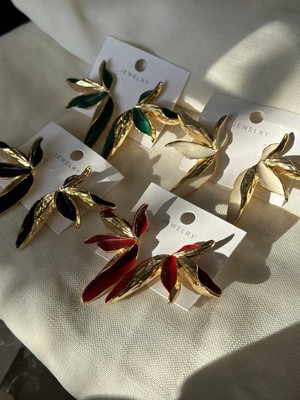 Tüko Store Gold Detaylıyarım Çiçek Model Küpe