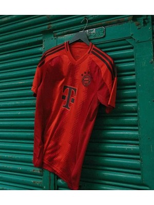 Maharet Bayern/münih 2024/25 Yeni Sezon Isimsiz Iç Saha Forması (Red Kit)