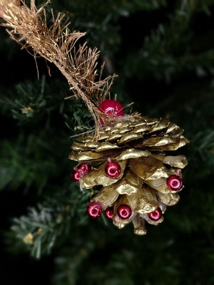 Altın Renkli 4'lü Yılbaşı Çam Ağacı Süsü Kozalak Seti