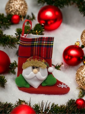 Kırmızı Noel Baba Yılbaşı Çorabı ve Süs Aksesuarları, Şık ve Renkli Yılbaşı Dekoru