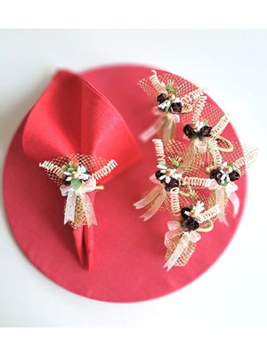 Altı Adet Yaldızlı Yılbaşı Süsü ve Peçete Yüzüğü, Şık ve Renkli Dekorasyon Ürünü