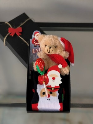 Yılbaşı Temalı Renkli Çorap ve Anahtarlık Seti, Tatlı ve Eğlenceli Hediye Seçeneği