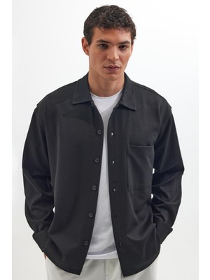 Tudors Erkek Relax Fit Rahat Kesim Uzun Kollu Düz Örme Kumaş Yandan Yırtmaçlı Siyah Gömlek