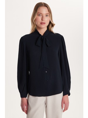 Tudors Kadın Relax Fit Rahat Kesim Gofre Kumaş Kare Manşet Lacivert Fular Yaka Düz Gömlek