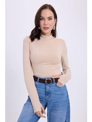 Tudors Kadın Regular Fit Klasik Kesim Viskon Kumaş Balıkçı Yaka Bej Bluz