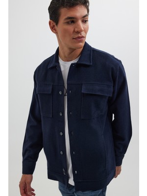 Tudors Erkek Relax Fit Rahat Kesim Cepli Düz Apaş Yaka Lacivert Mont Gömlek