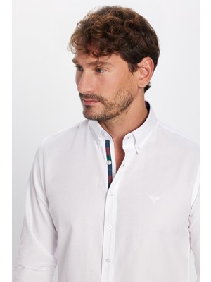 Tudors Erkek Slim Fit Dar Kesim Uzun Kollu Pamuklu Oxford Doku Kolay Ütülenebilir Beyaz Düğmeli Yaka Gömlek