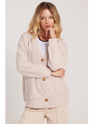 Tudors Kadın Relax Fit Rahat Kesim Örme Kumaş Çift Cepli V Yaka Bej Hırka