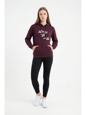 Defy's Kadın Kapüşonlu Regular Fit Şardonlu Baskılı Sweatshirt Bordo