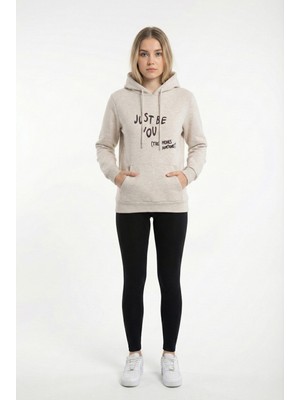 Defy's Kadın Kapüşonlu Regular Fit Şardonlu Baskılı Sweatshirt Ekru